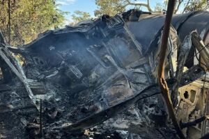 Incêndio destrói cabine de carreta que transportava álcool em Nova Andradina