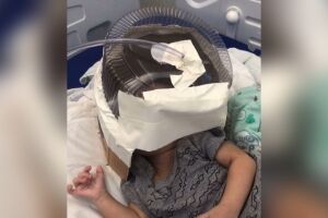Para a m&atilde;e, apesar do improviso, ela afirma que a equipe m&eacute;dica fez o poss&iacute;vel para atender a crian&ccedil;a