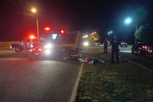 Motociclista bate em canteiro e morre em Caarapó (vídeo)