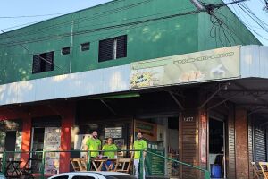 Self-service de caldo de cana faz sucesso no bairro, e atrai gente de várias regiões de Campão