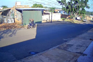 Atirador do Manaíra é flagrado andando de moto sem capacete pelo bairro (vídeo)