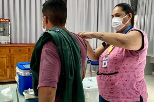 Vacina est&aacute; aberta para maiores de seis meses 