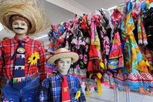 Pesquisa aponta que trajes de festa junina têm variação de preços de até 314% em Campo Grande