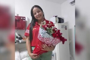 Tais recebeu flores do companheiro