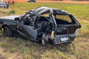 Fiat Uno ficou completamente destruído