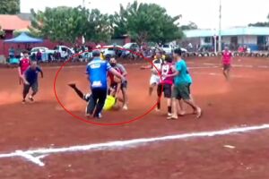 Agressão aconteceu em meio ao jogo