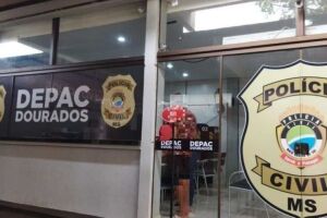 Jovem é cercado e roubado por grupo em bar em Dourados