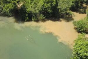 Água do Rio Verde sua Rio da Prata em Jardim 