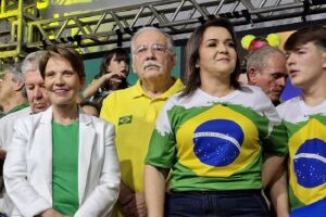 Adriane Lopes ao lado da senadora Tereza Cristina e o deputado federal Luiz Ovando