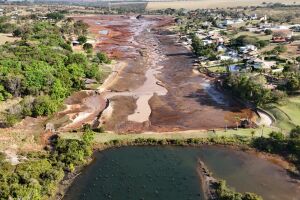 Rompimento da barragem do loteamento Nasa Park afetou famílias na manhã de terça-feira