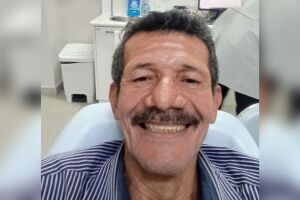 Vendedor que teve dentadura levada por bandidos ganha prótese nova em Campo Grande