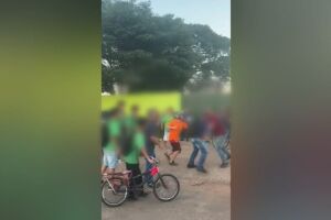 Confusão em frente a escola ocorreu na tarde desta quarta-feira