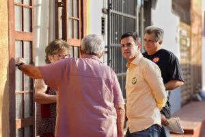 Candidato em visita no bairro