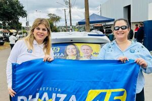 Rhaiza faz campanha com servidora pública 