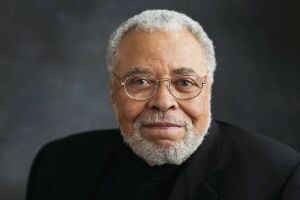 Morre James Earl Jones, voz de Darth Vader e Mufasa, aos 93 anos