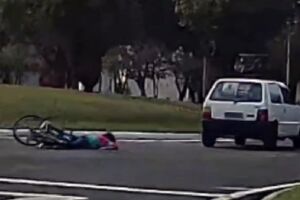 Motorista atropela ciclista e foge sem prestar socorro em Nova Andradina (vídeo)