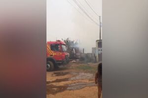 Briga entre irmãos termina com casa incendiada no São Conrado (vídeo)