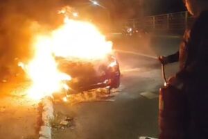 Incêndio em carro se espalha e atinge casa na Av. Presidente Vargas