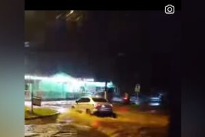 Temporal com granizo causa alagamentos e destelha casas em Ponta Porã (vídeo)