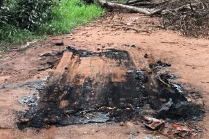 A identificação do chassi não foi possível devido aos danos causados pelo incêndio