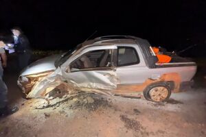 Lateral do veículo ficou destruído