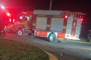 Motociclista passa direto em rotatória e fratura clavícula após queda em Chapadão do Sul