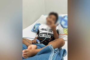 Com suspeita de pneumonia, criança precisa de ambulância para ser levada ao hospital