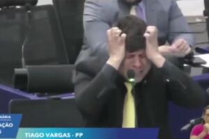 Vereador Tiago Vargas desabafa sobre decisão judicial e passa mal em plenário (vídeo)