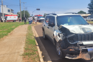 Criança fica em estado grave em acidente entre carro e moto no Nova Lima