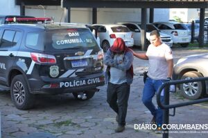 Genro que decepou nariz da sogra com facão se entrega à polícia em Corumbá