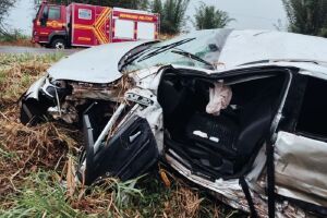 Batida entre carro e caminhonete deixa dois feridos em Ivinhema