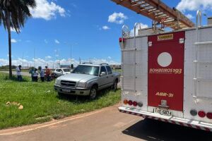 Batida entre caminhonete e motocicleta deixa idoso com fratura em Chapadão do Sul  