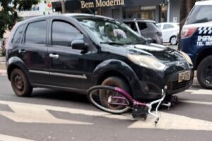 Ciclista é socorrida em estado grave após ser atropelada por carro em Nova Andradina