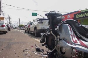 Motociclista bateu na traseira de uma picape