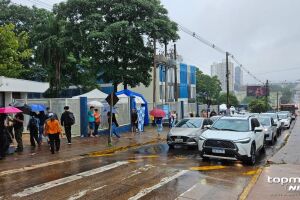 Enem tem chuva e congestionamento de carros em Campo Grande (vídeo)