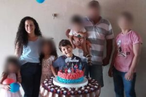 Gustavo ao lado da família no aniversário de 6 anos