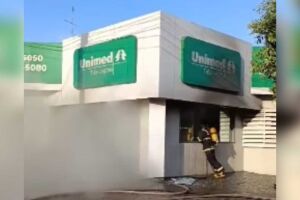 Incêndio destrói laboratório médico em Três Lagoas