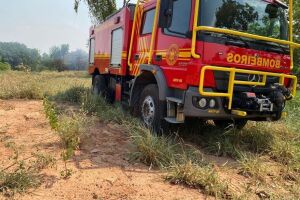 Casa é destruída por incêndio criminoso em Aquidauana