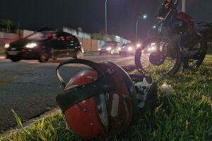 Garupa desce, mata motociclista a tiros e foge no Universitário