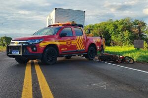 Motociclista tenta desviar de pneu na pista, sofre queda e fica ferido no Indubrasil 