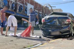 Motorista perde controle, tomba carro e morre esmagado na 13 de Maio (vídeo)