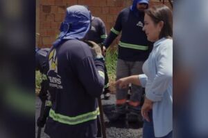 Prefeita celebra asfalto novo nas Moreninhas 