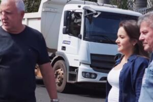 Adriane voltou a calçar a botina e fiscalizar obra