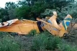 Avião ficou destruído na queda