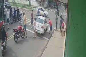 Motociclista é atropelada por motorista supostamente bêbado em cruzamento no Jardim Tijuca