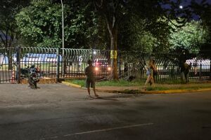 Homem dá soco na cara de policial durante abordagem no Parque Ayrton Senna (vídeo)