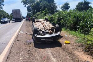 Motorista morre e quatro ficam feridos em capotamento em Terenos (vídeo)