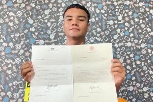 Jovem ficou emocionado ao receber correspondências da Família Real Britânica
