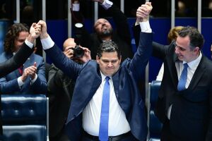 Davi Alcolumbre é o novo presidente do Senado; Soraya desistiu