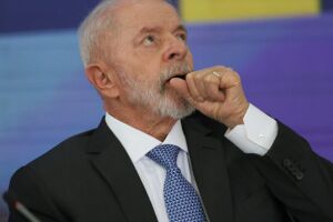 Lula orienta Itamaraty a reagir com firmeza à ameaça de Trump a Moraes